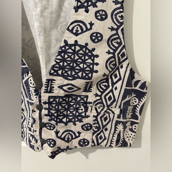 Chicos Vintage Aztec Print Vest - Picture 2 of 10